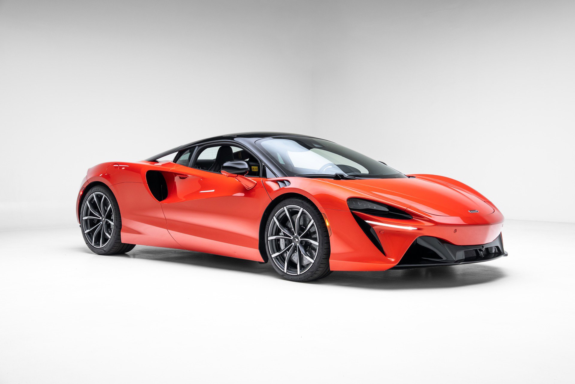 Used 2024 McLaren Artura image 9
