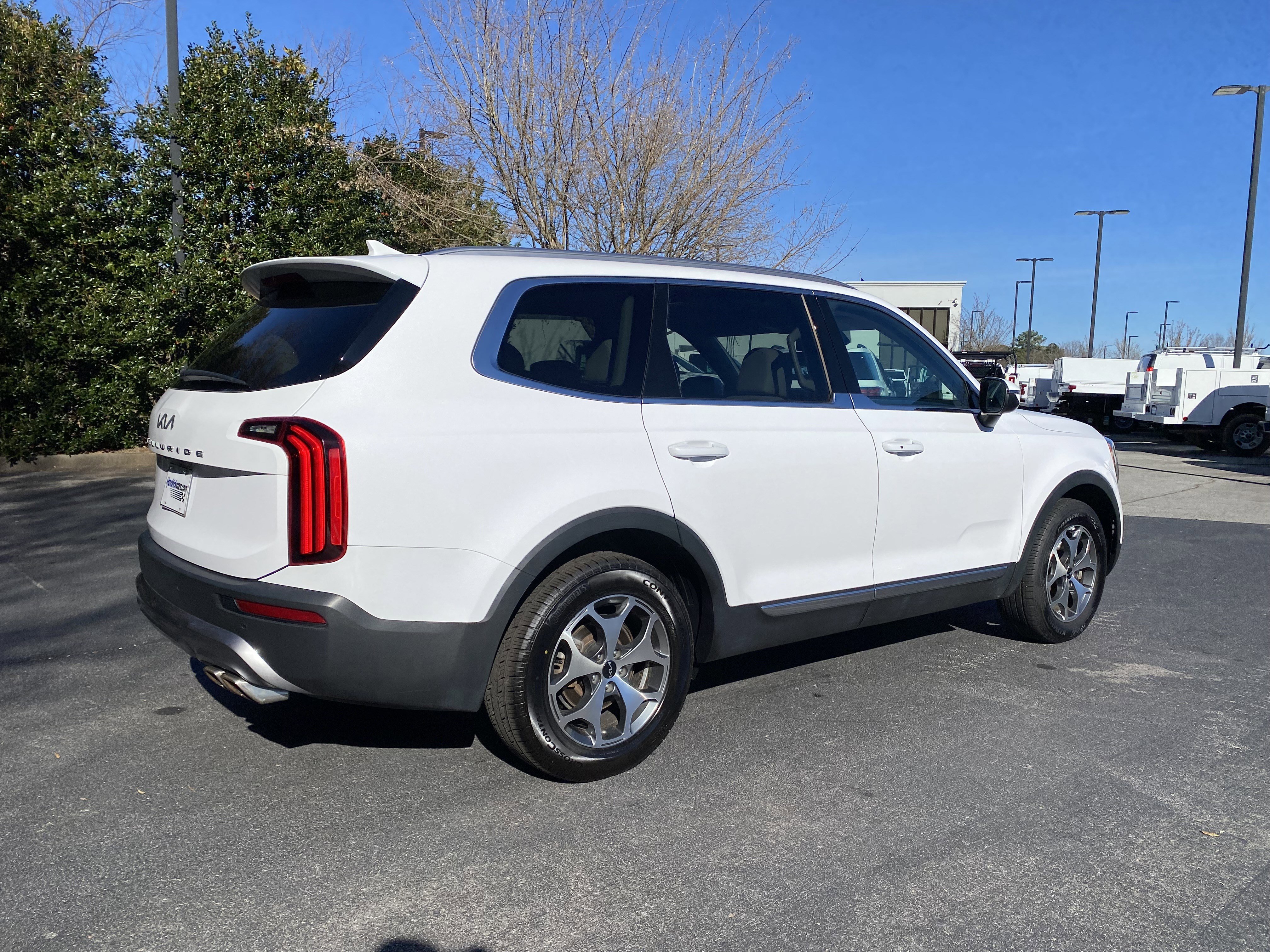 Used 2022 Kia Telluride EX image 9