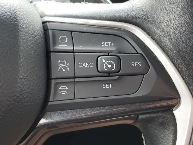 Used 2022 Jeep Grand Cherokee Laredo w/ Luxury Tech Group I AWD/4WD image 12
