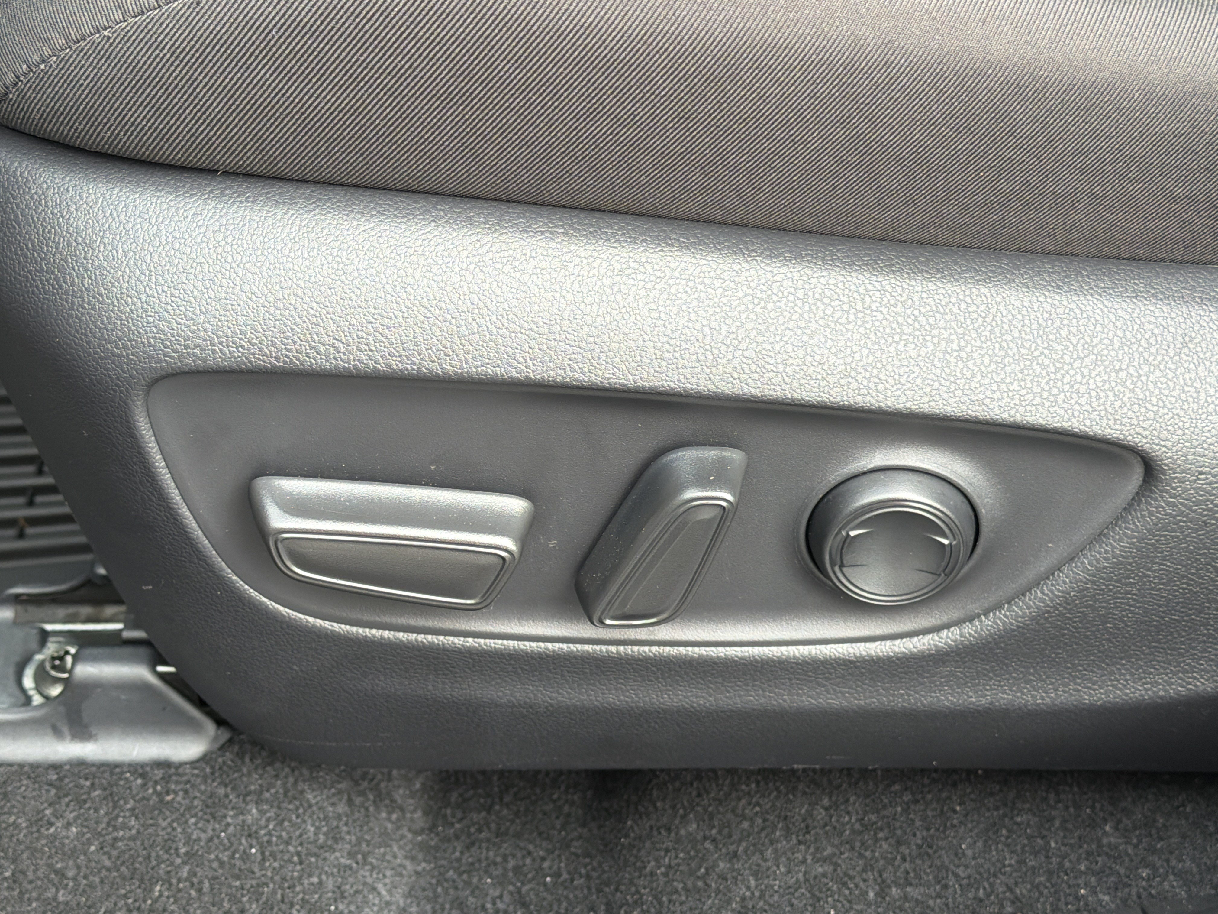 Used 2025 Toyota RAV4 XLE FWD image 17