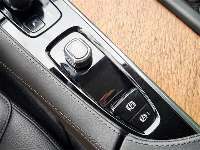 Used 2025 Volvo XC90 T8 Plus w/ Protection Package Premier image 24