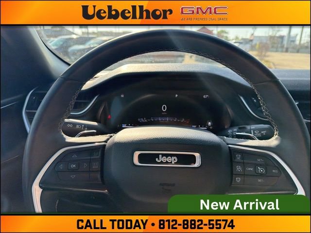 Used 2023 Jeep Grand Cherokee L Laredo image 32