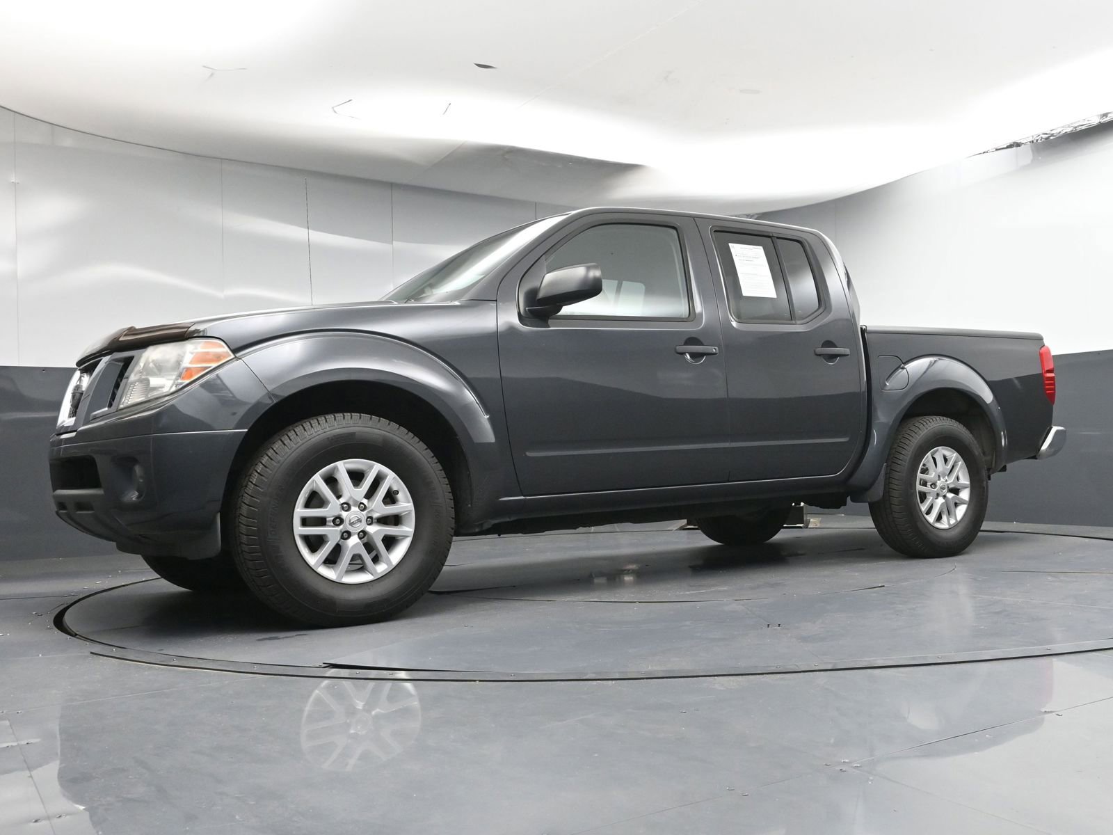 Used 2015 Nissan Frontier SV RWD image 17