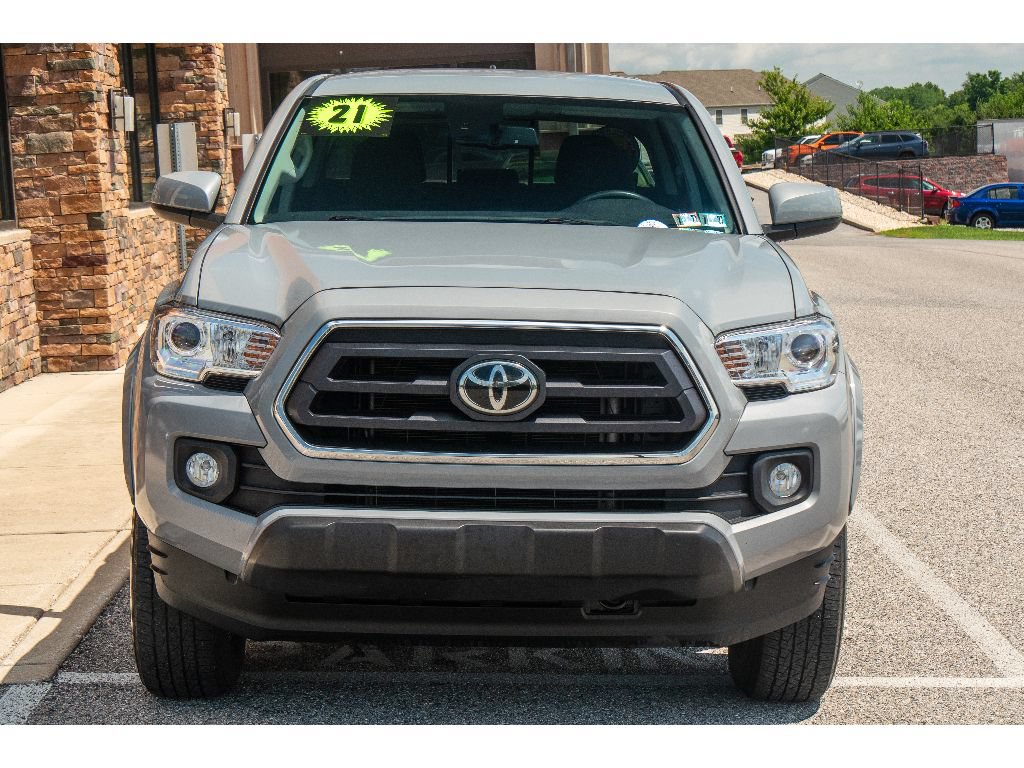 Used 2021 Toyota Tacoma SR5 w/ Blackout Package (TMS) AWD/4WD image 8