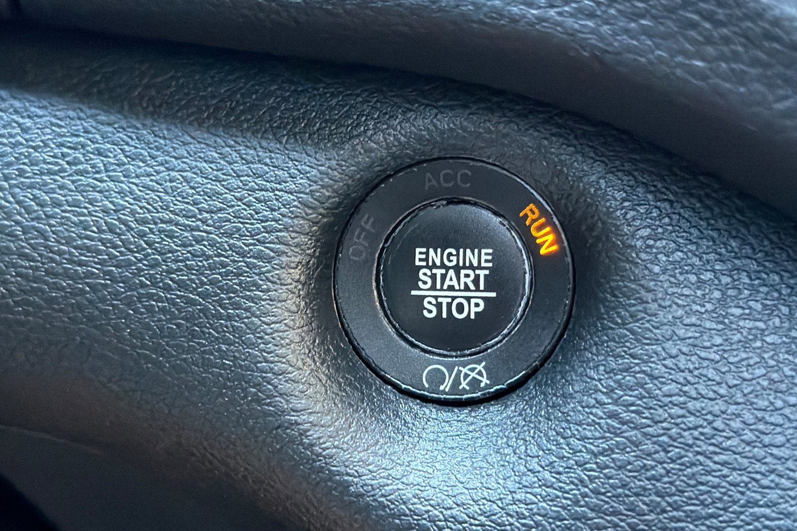 Used 2020 Jeep Cherokee Limited w/ Technology Group image 23