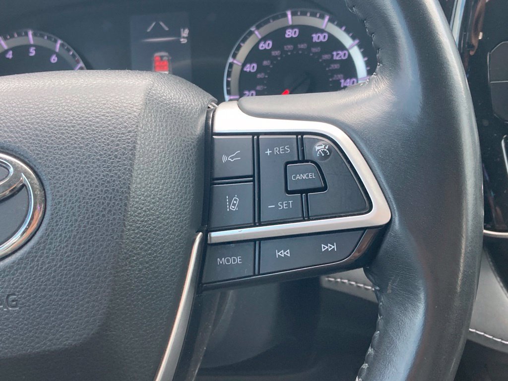 Used 2022 Toyota Highlander LE FWD image 18