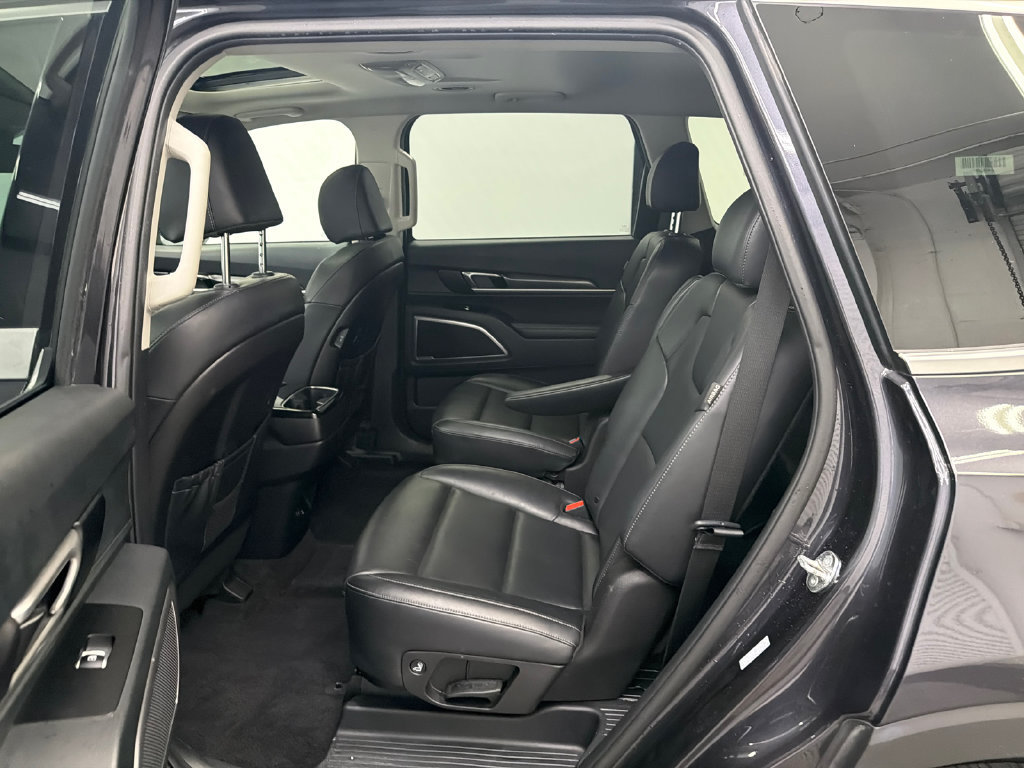 Used 2025 Kia Telluride S FWD image 21