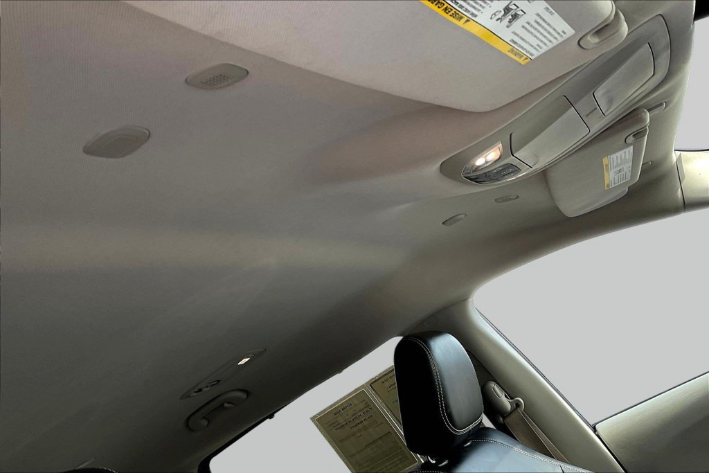 Used 2023 Chrysler Pacifica Touring-L FWD image 30