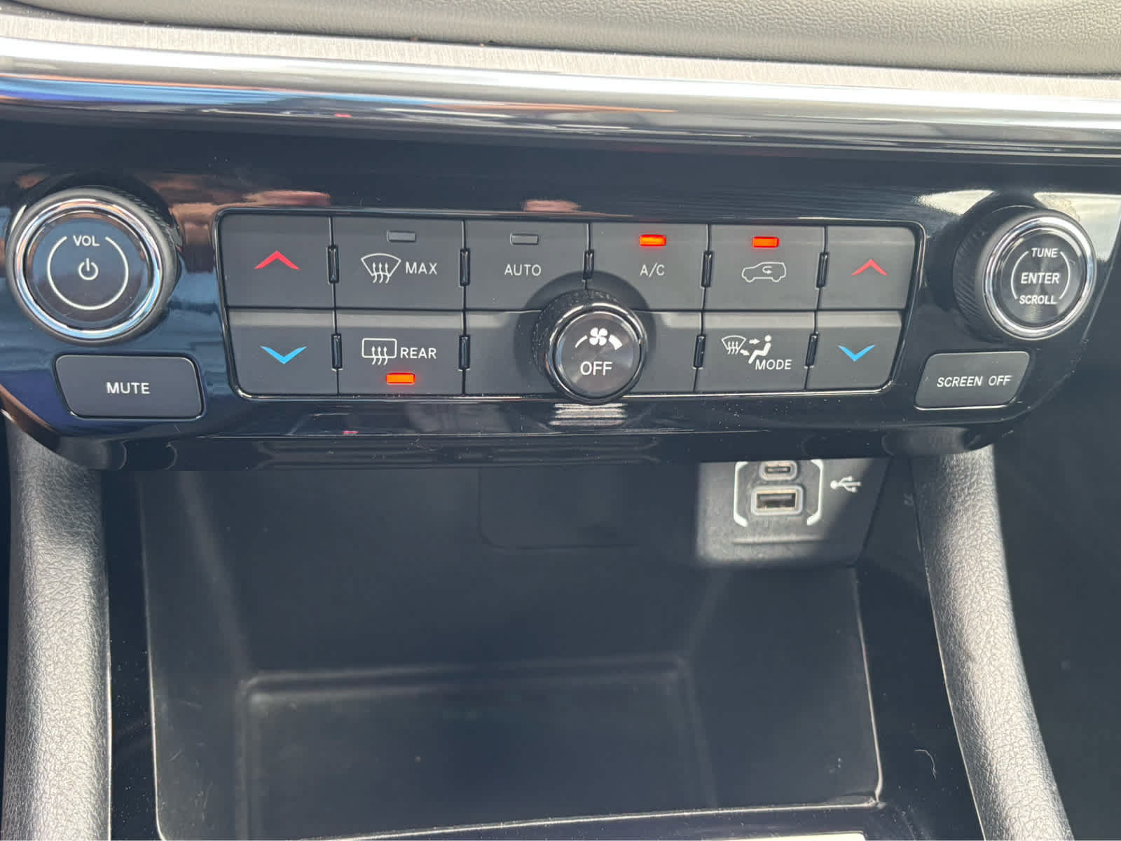 Used 2024 Jeep Compass Limited AWD/4WD image 24