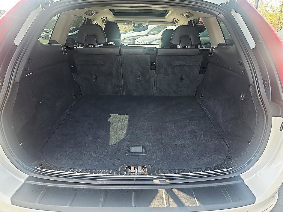 Used 2017 Volvo XC60 T5 Inscription w/ Advanced Package image 32