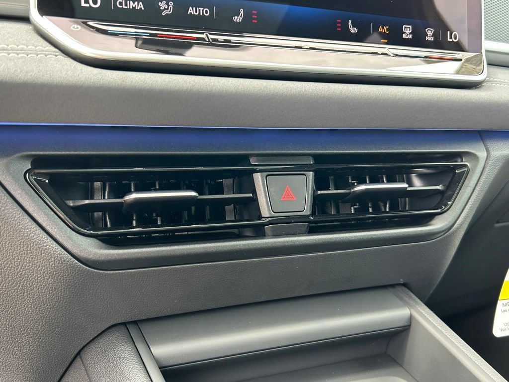 New 2026 Volkswagen Tiguan SE R-Line FWD image 32