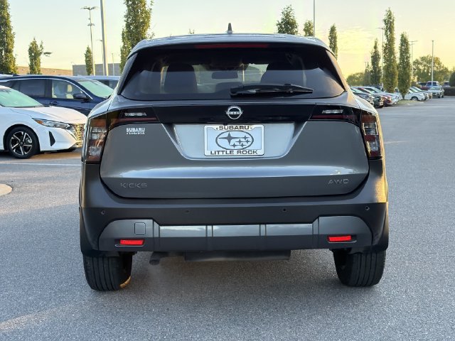 Used 2025 Nissan Kicks SV AWD/4WD image 4