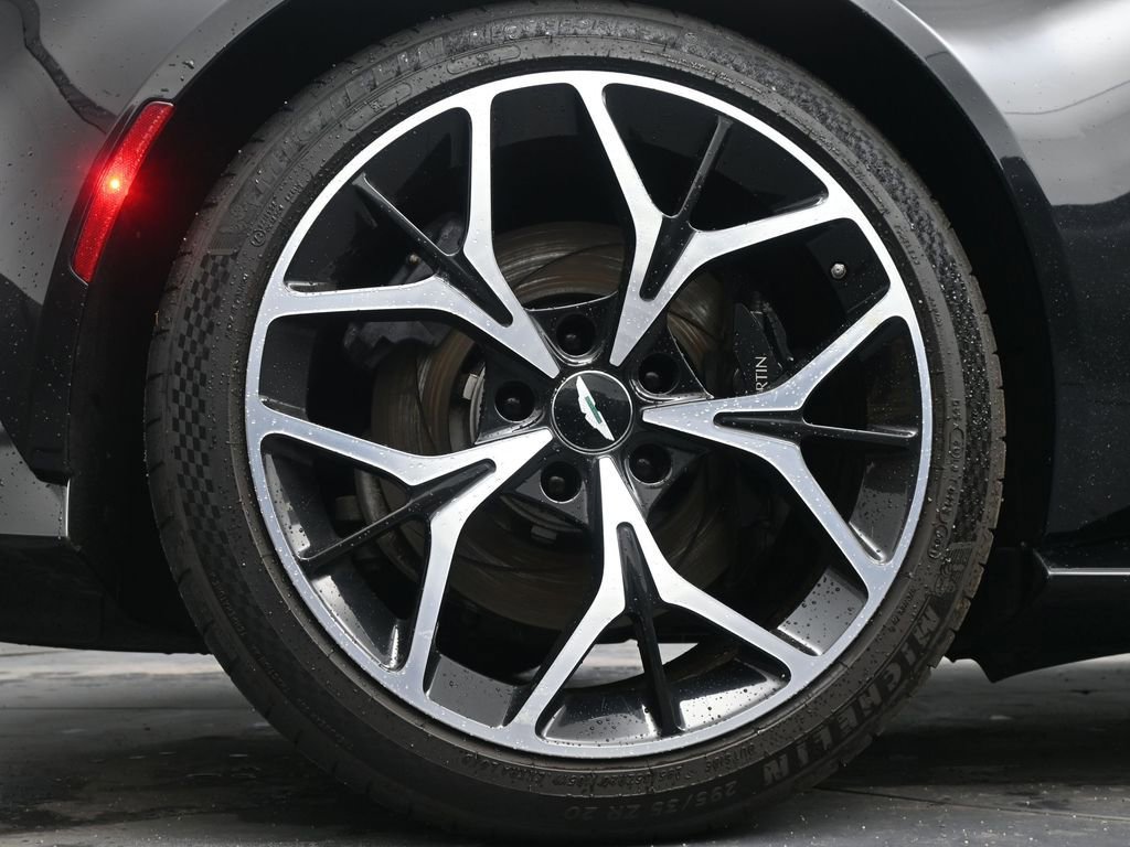 Used 2019 Aston Martin V8 Vantage Coupe image 10