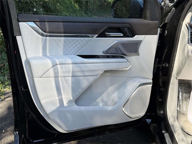 Certified 2024 GMC Acadia Denali w/ Super Cruise Package image 8