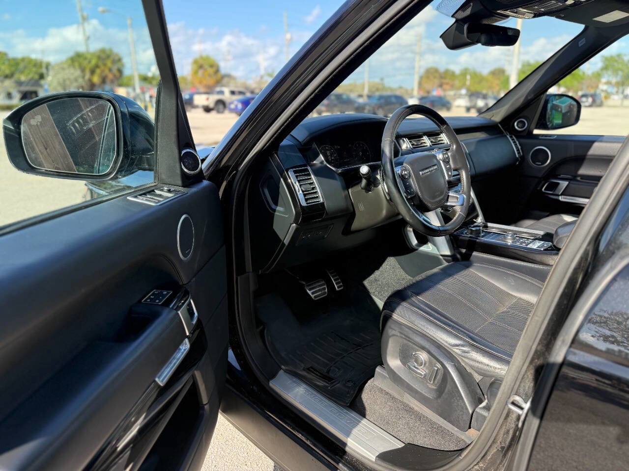 Used 2017 Land Rover Range Rover Supercharged image 9