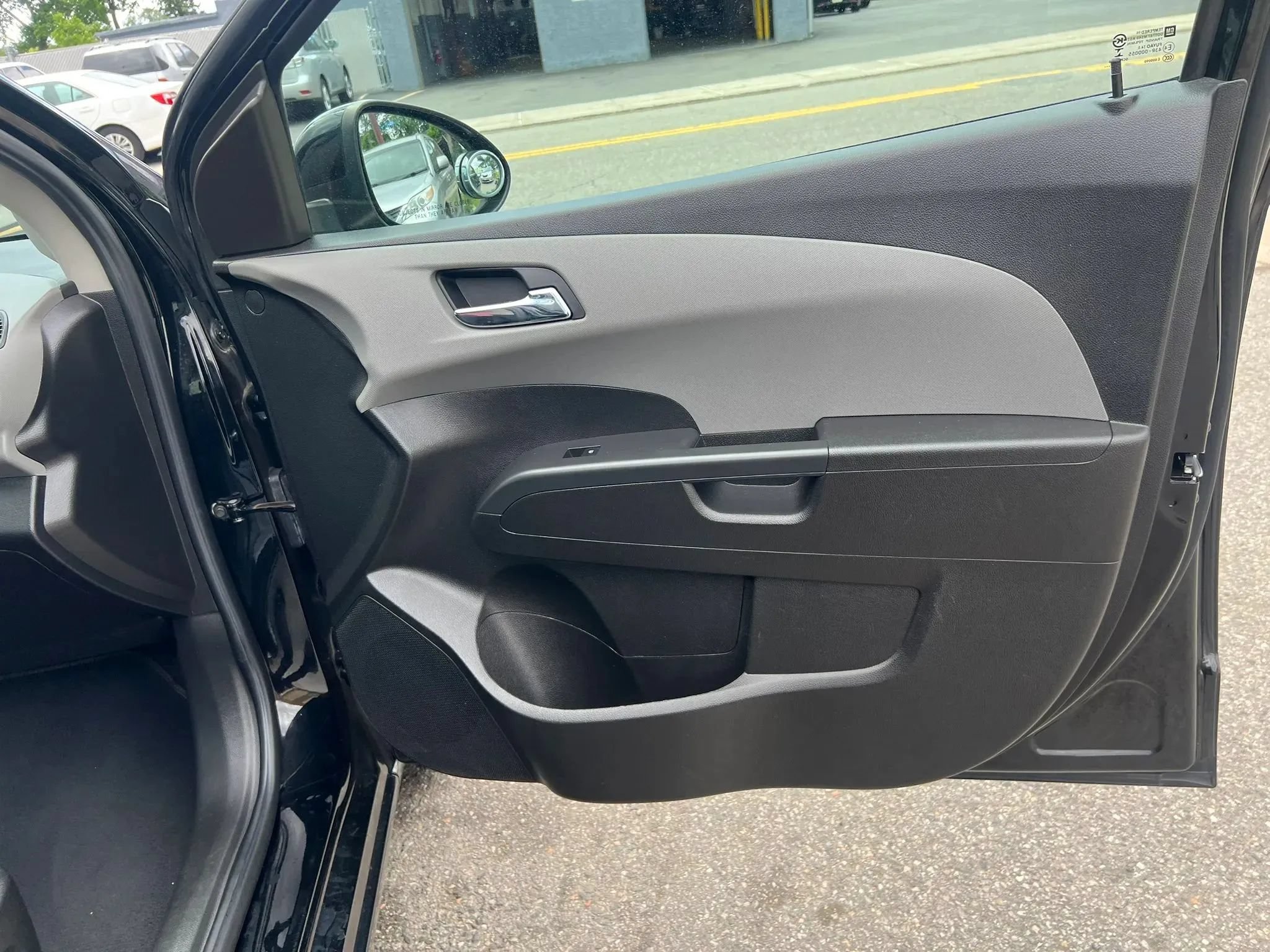 Used 2017 Chevrolet Sonic LT w/ Convenience Package FWD image 28
