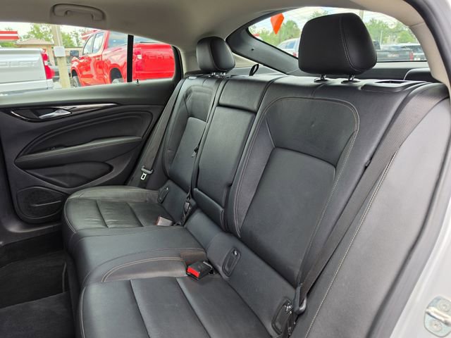 Used 2018 Buick Regal Essence w/ Driver Confidence Package #1 FWD image 17