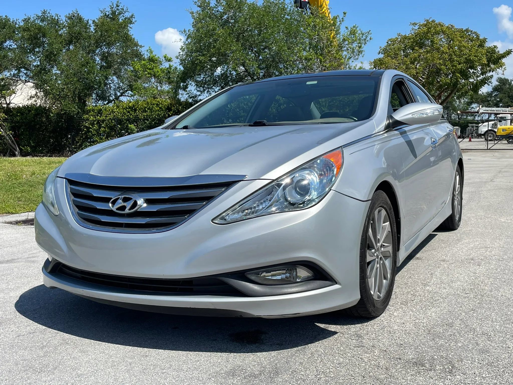 Used 2014 Hyundai Sonata Limited w/ Technology Package 05 FWD image 5