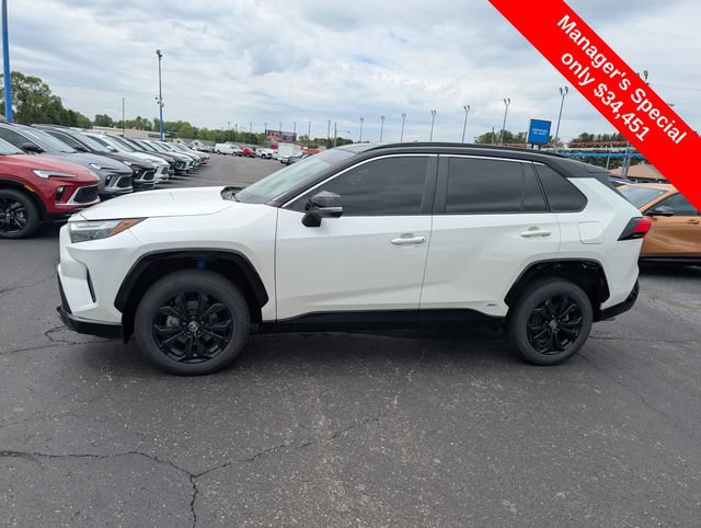Used 2022 Toyota RAV4 XSE w/ XSE Grade Weather Package AWD/4WD image 5
