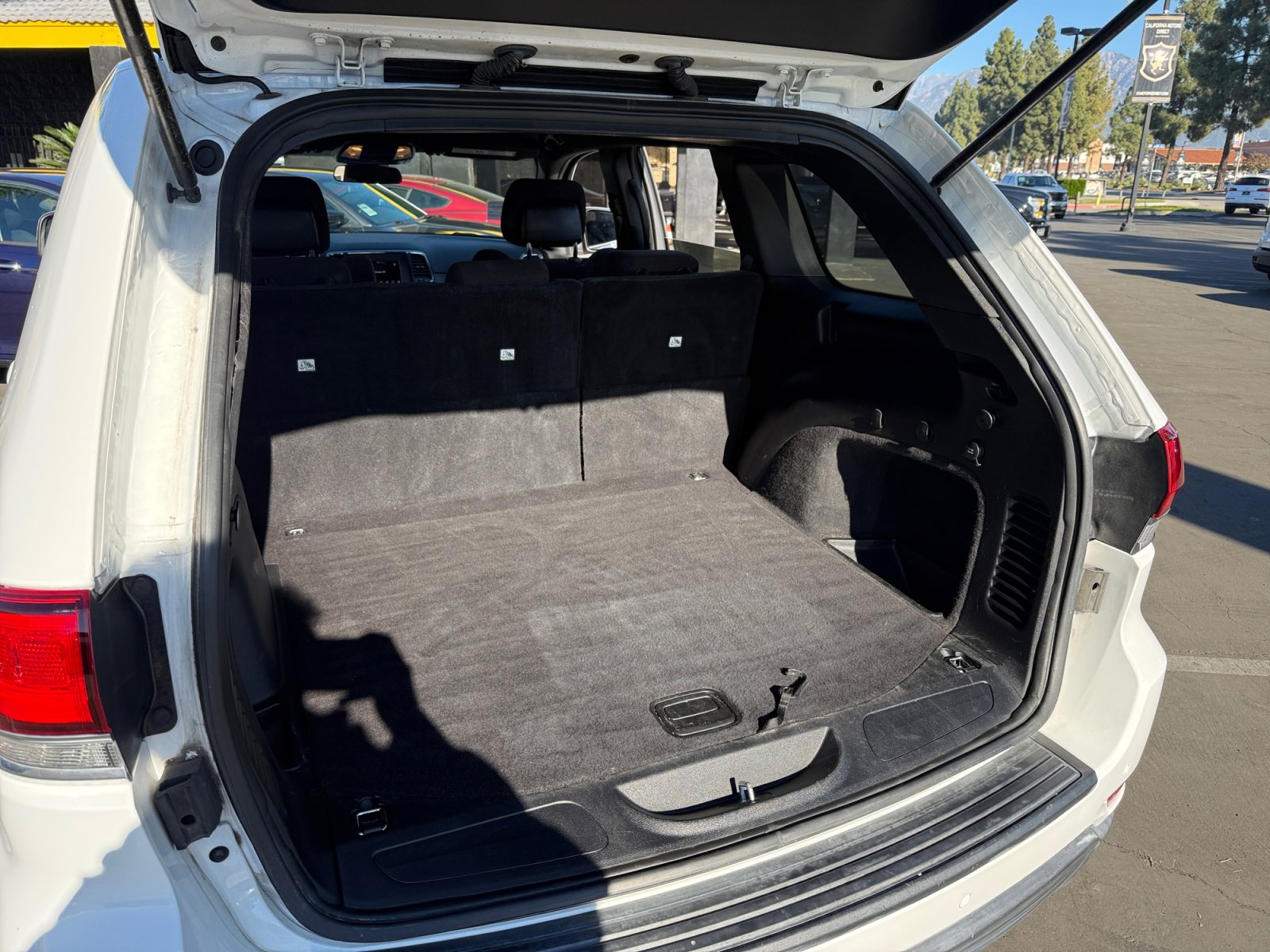 Used 2021 Jeep Grand Cherokee Laredo image 21