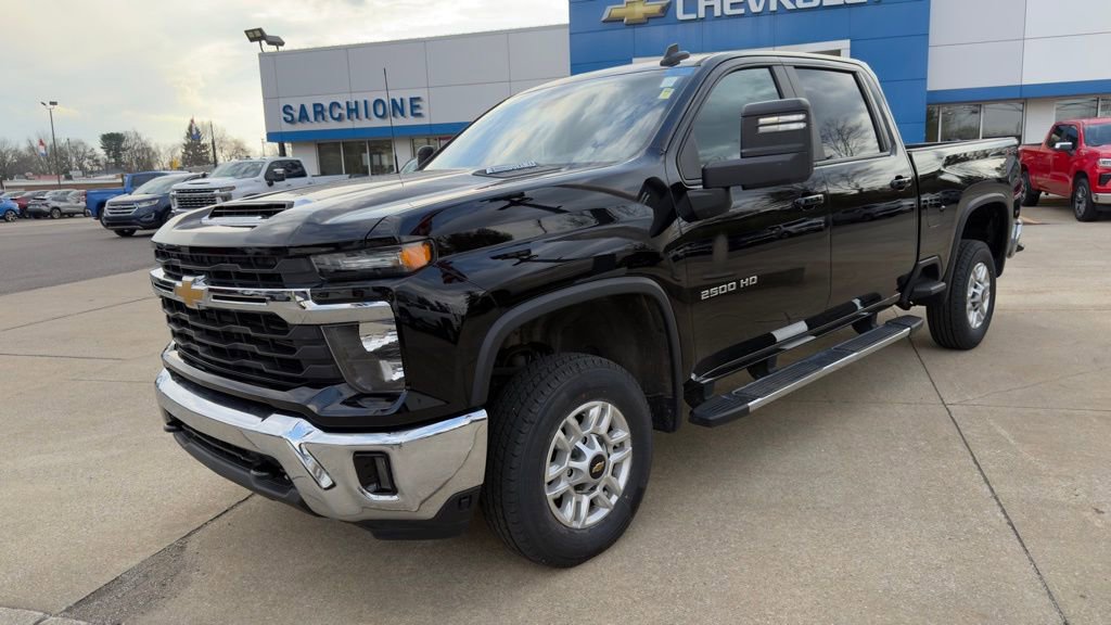 Used 2025 Chevrolet Silverado 2500 LT w/ Convenience Package AWD/4WD image 4