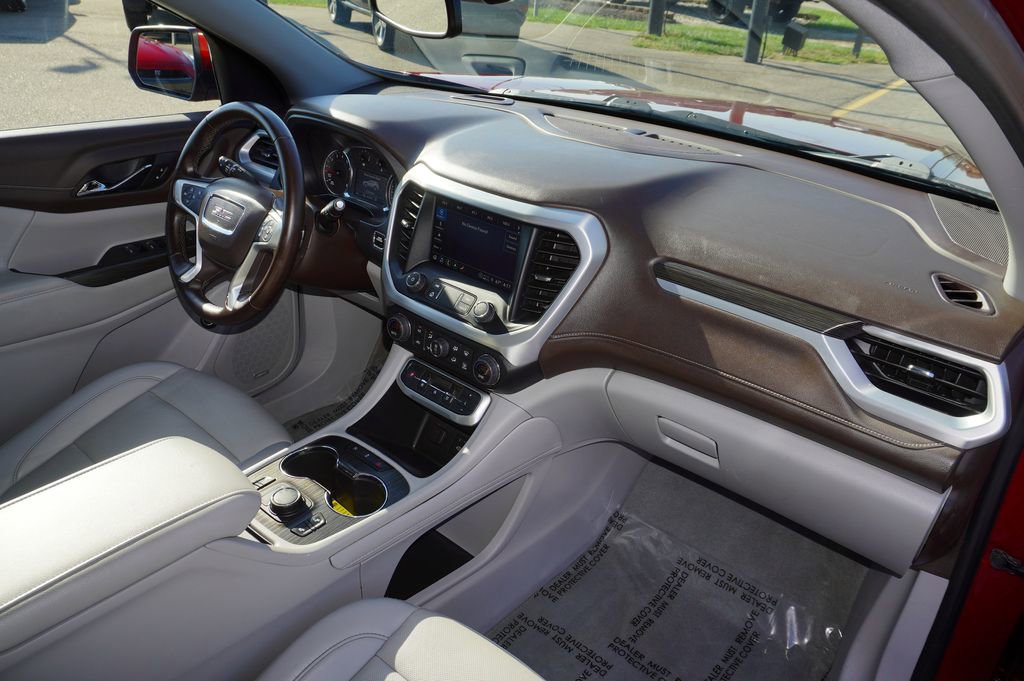 Used 2023 GMC Acadia SLT image 31