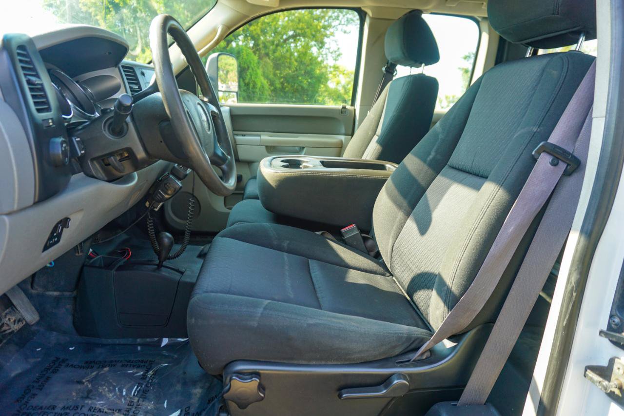Used 2011 Chevrolet Silverado 2500 W/T w/ Snow Plow Prep Package AWD/4WD image 11