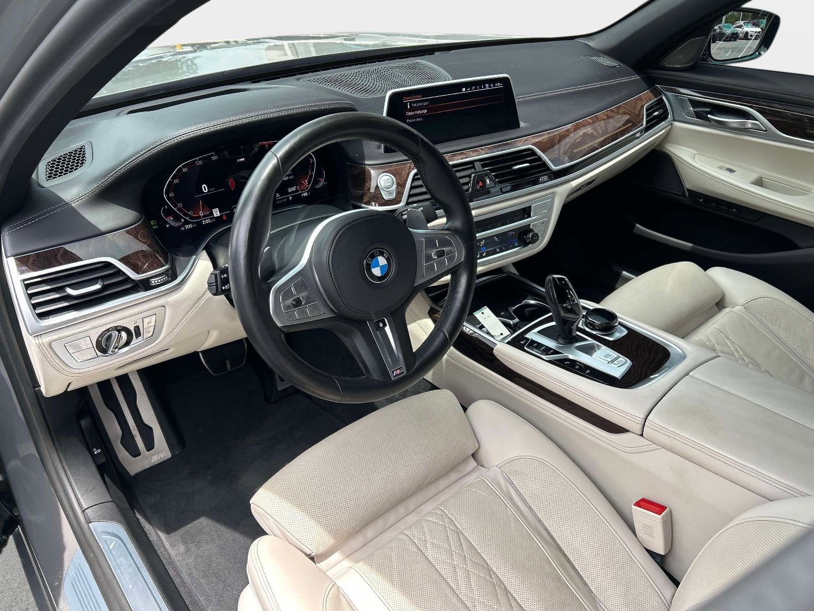 Used 2021 BMW 740i w/ M Sport Package RWD image 14
