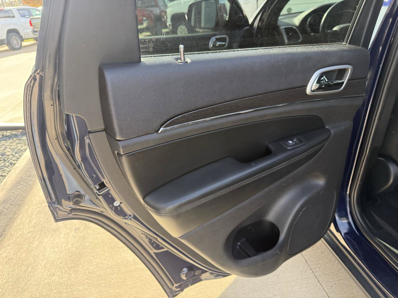 Used 2018 Jeep Grand Cherokee Limited AWD/4WD image 15