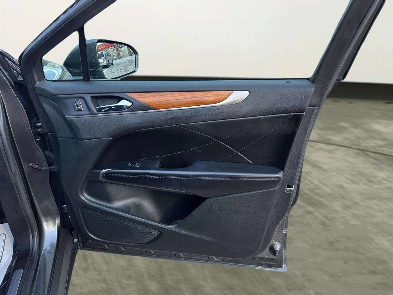 Used 2017 Lincoln MKC Reserve w/ Lincoln MKC Climate Package image 22