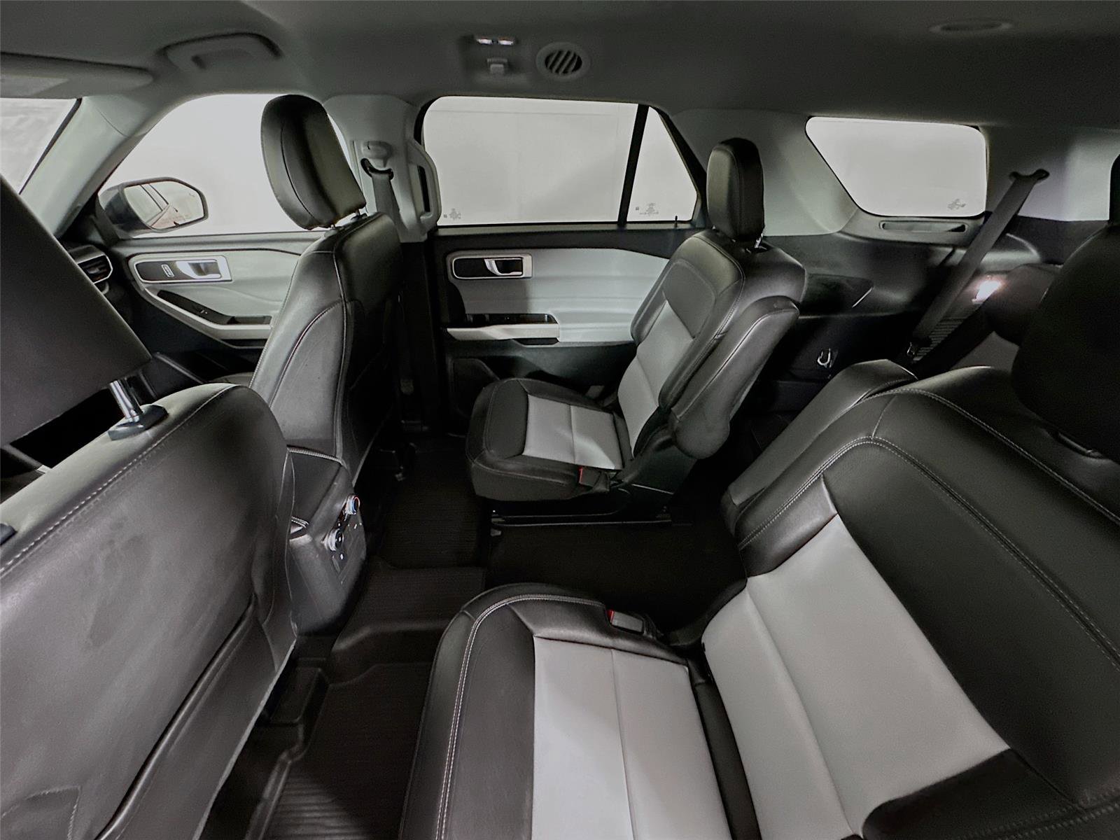 Used 2024 Ford Explorer XLT w/ Equipment Group 202A image 20