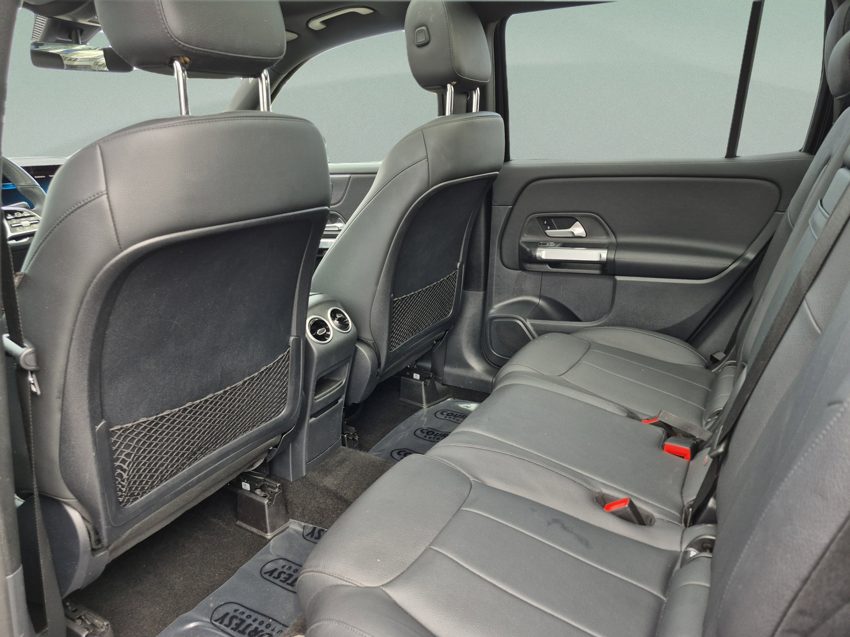 Used 2023 Mercedes-Benz GLB 250 image 18