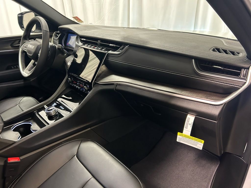 New 2025 Jeep Grand Cherokee Limited w/ Black Appearance Package image 23