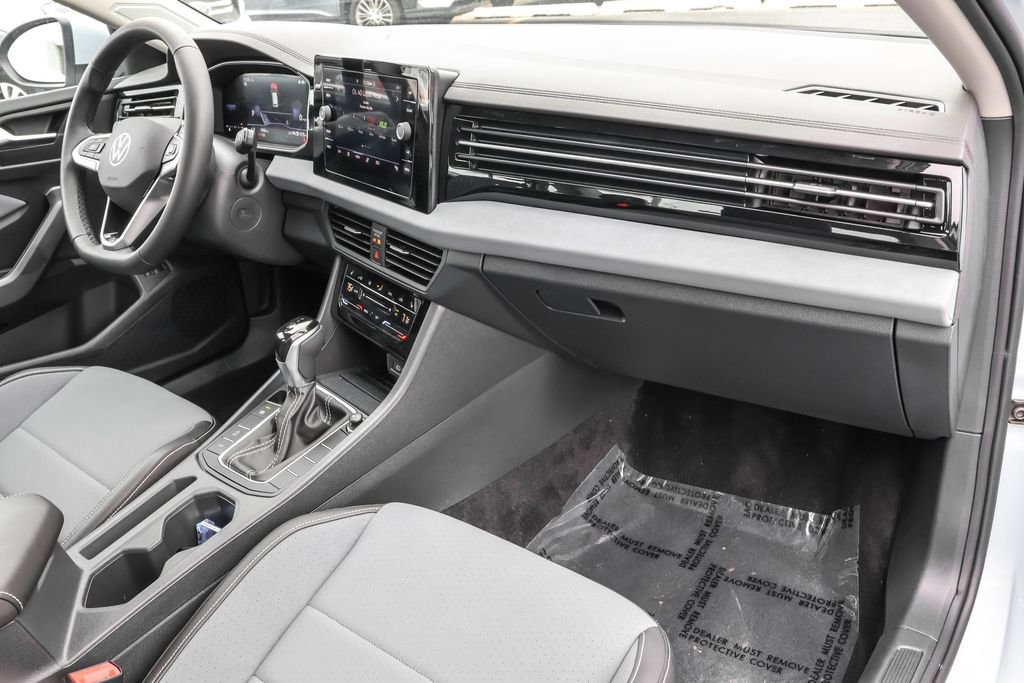 Used 2025 Volkswagen Jetta SE image 36