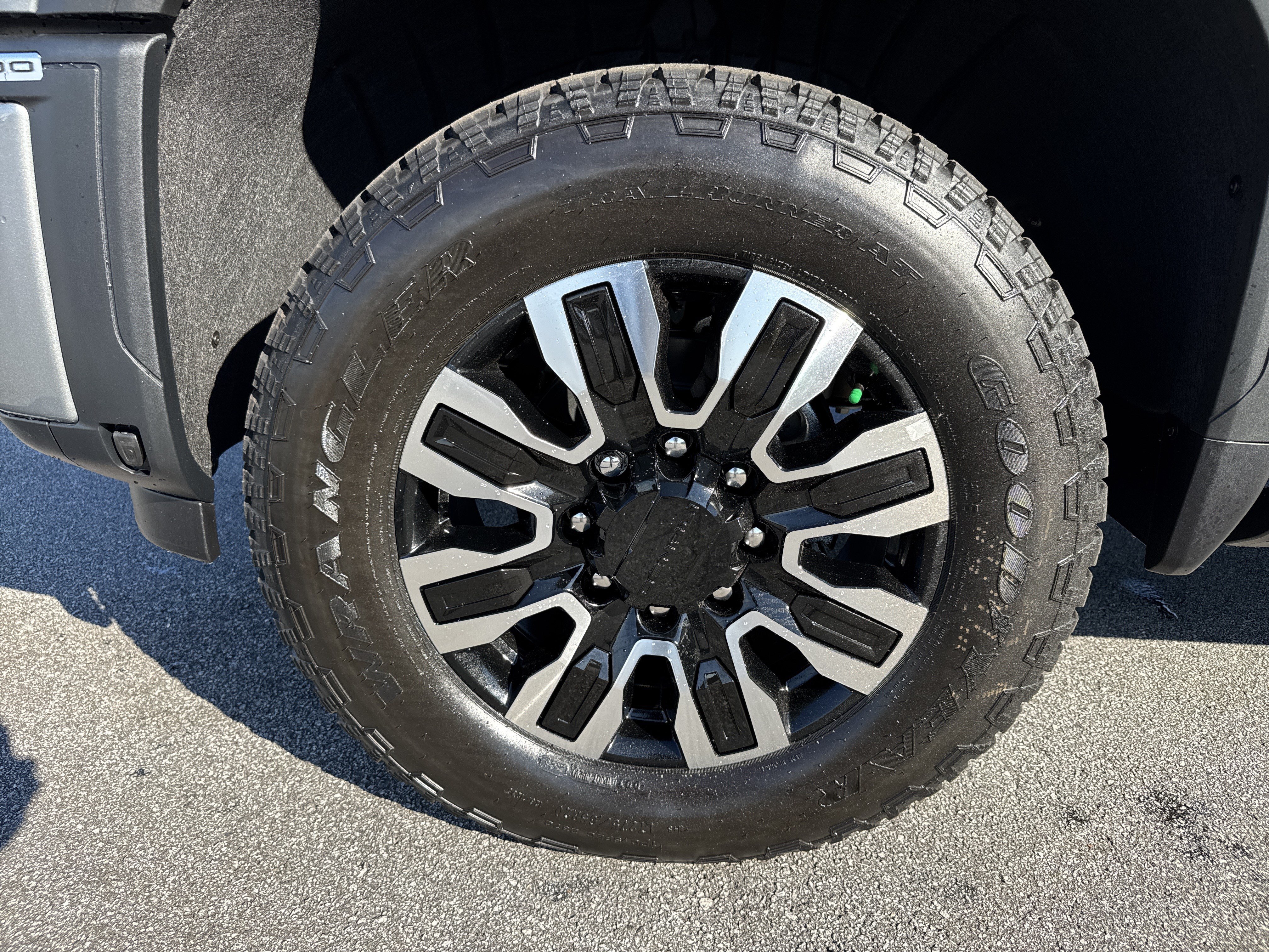 New 2026 GMC Sierra 2500 Denali Ultimate AWD/4WD image 13
