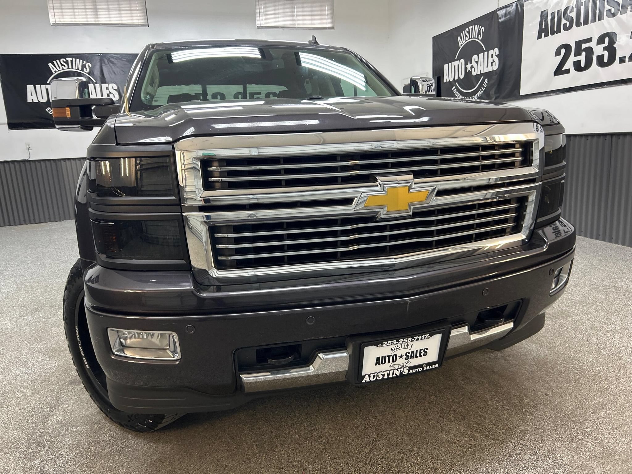 Used 2014 Chevrolet Silverado 1500 High Country w/ High Country Premium Package AWD/4WD image 2