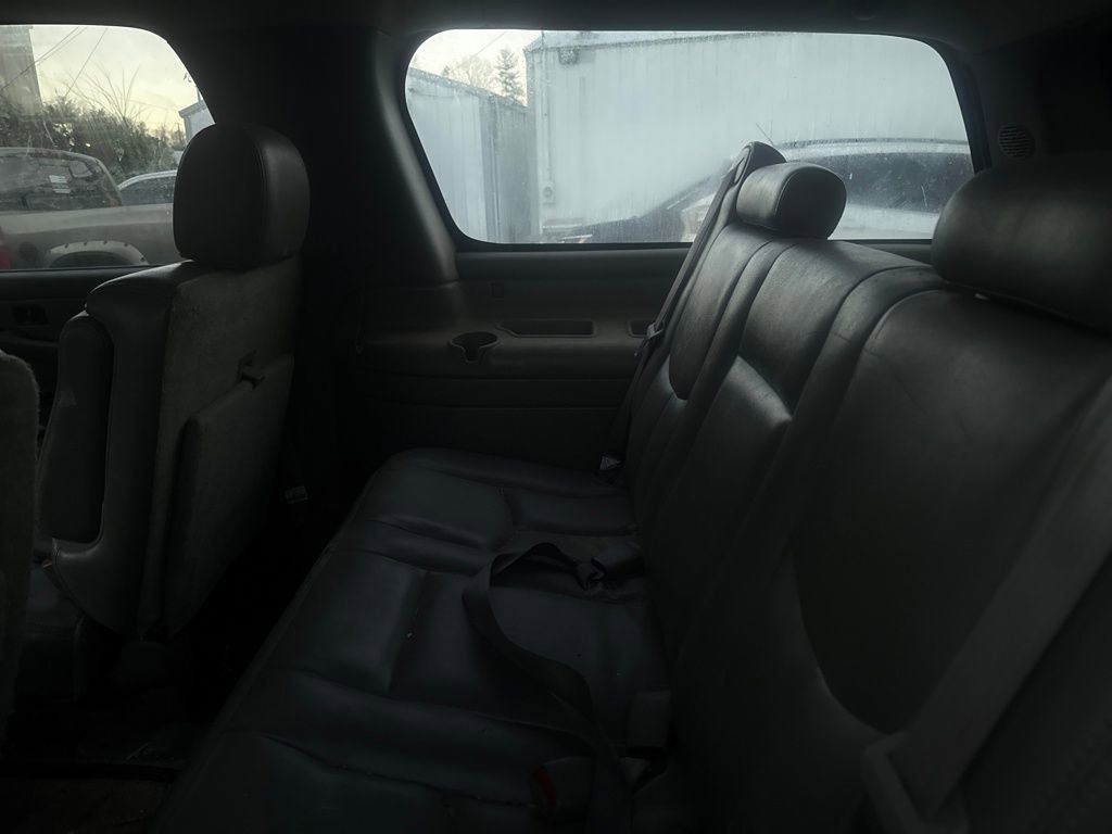 Used 2005 GMC Yukon XL SLT w/ SLT Preferred Equipment Group image 11