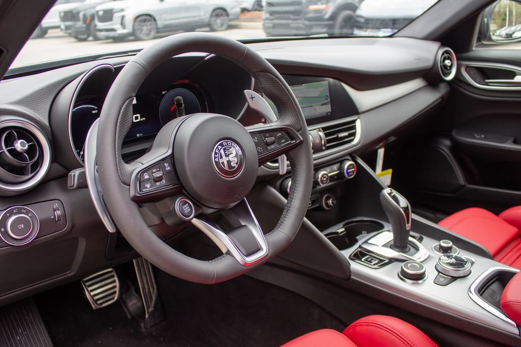 New 2025 Alfa Romeo Giulia AWD w/ Veloce Package AWD image 11