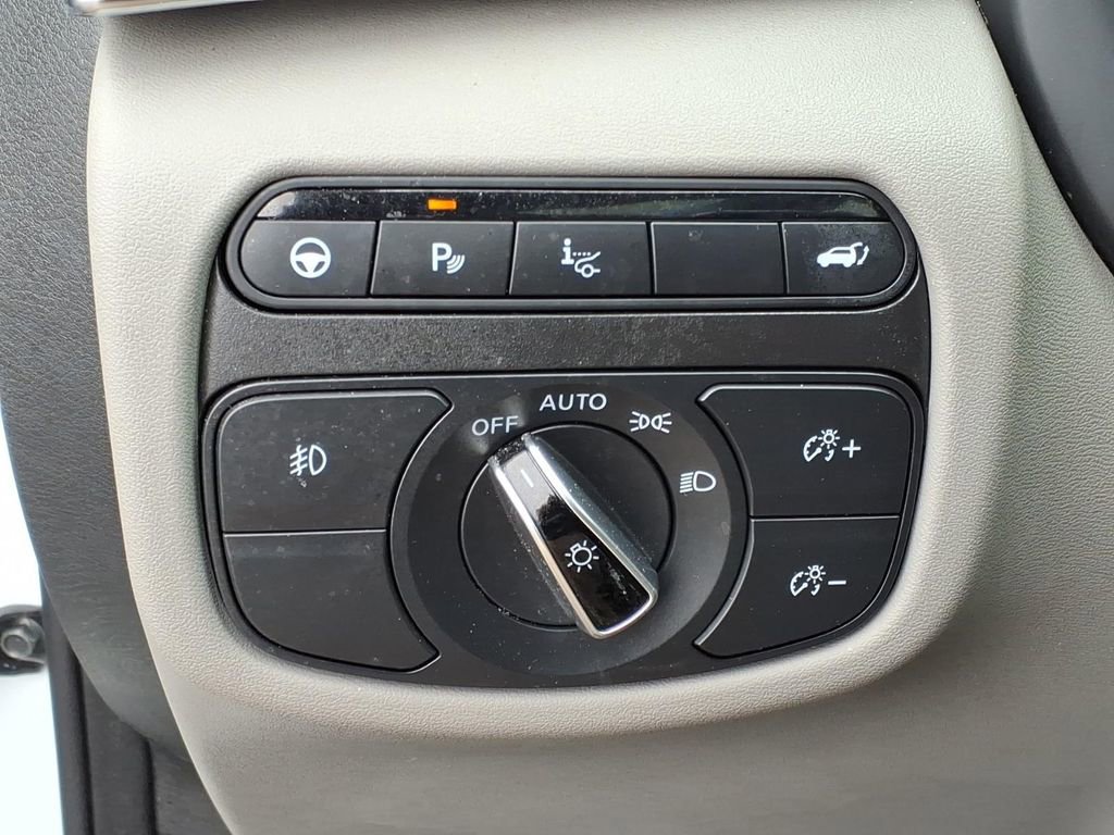 Used 2023 INFINITI QX50 Sensory image 17