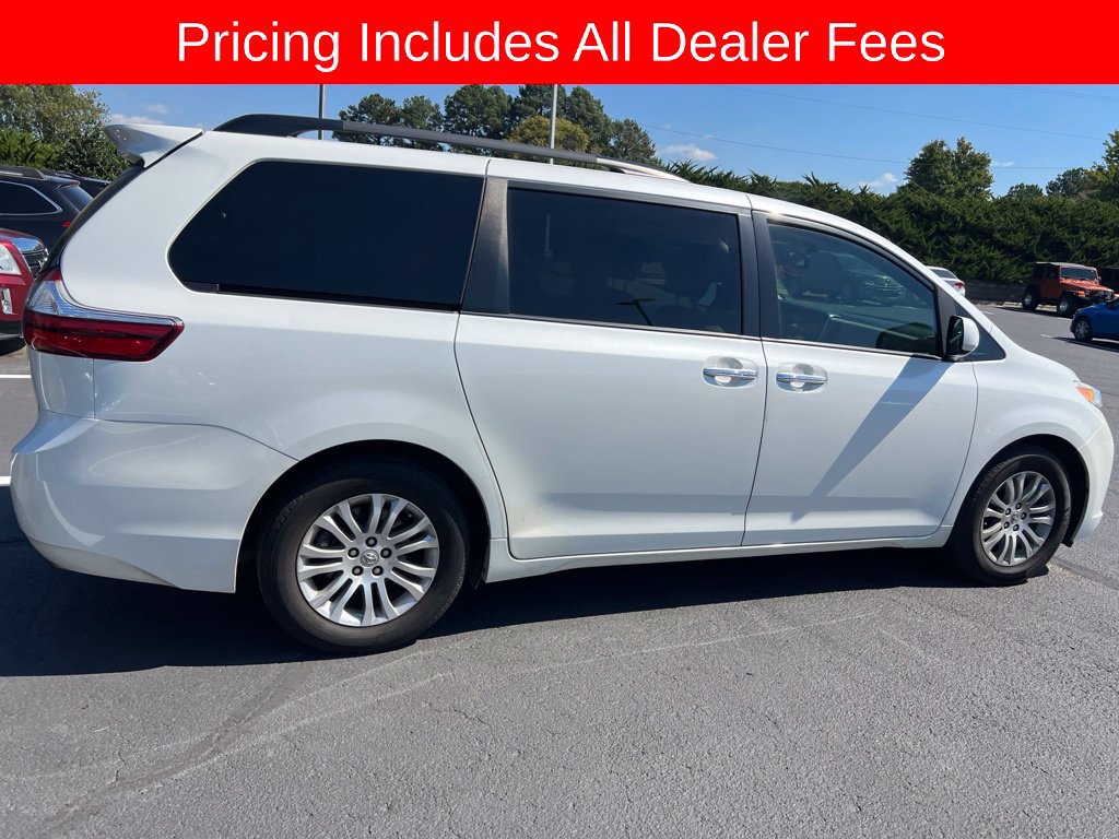 Used 2017 Toyota Sienna XLE FWD image 17