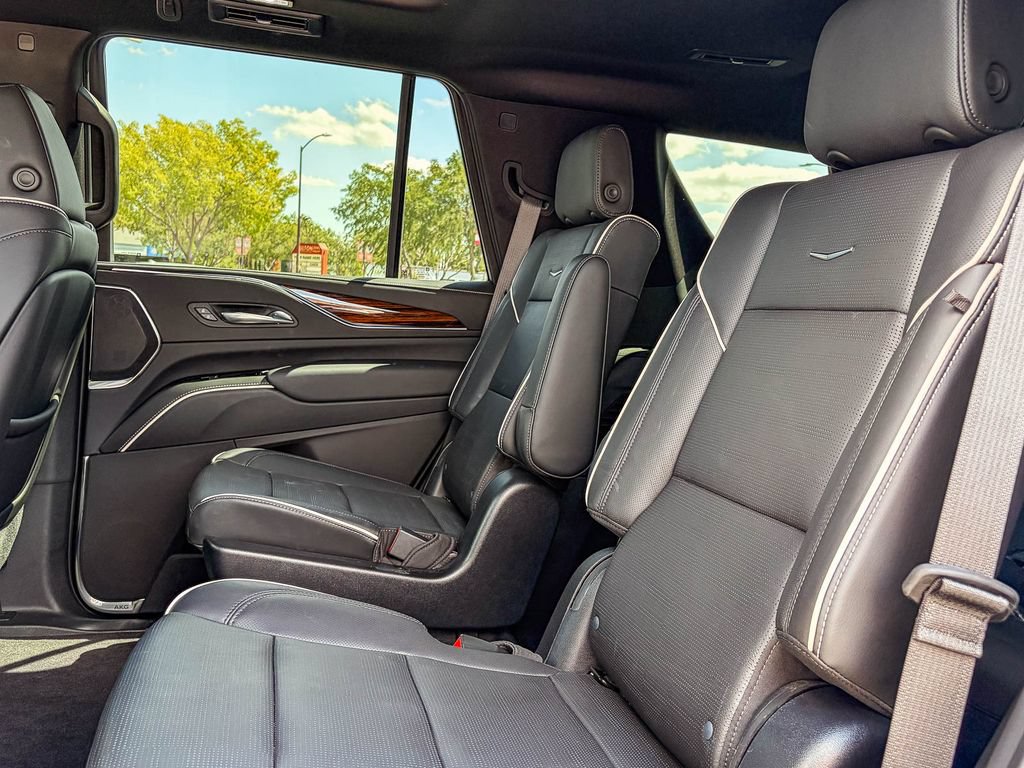 Used 2022 Cadillac Escalade Premium Luxury AWD/4WD image 37