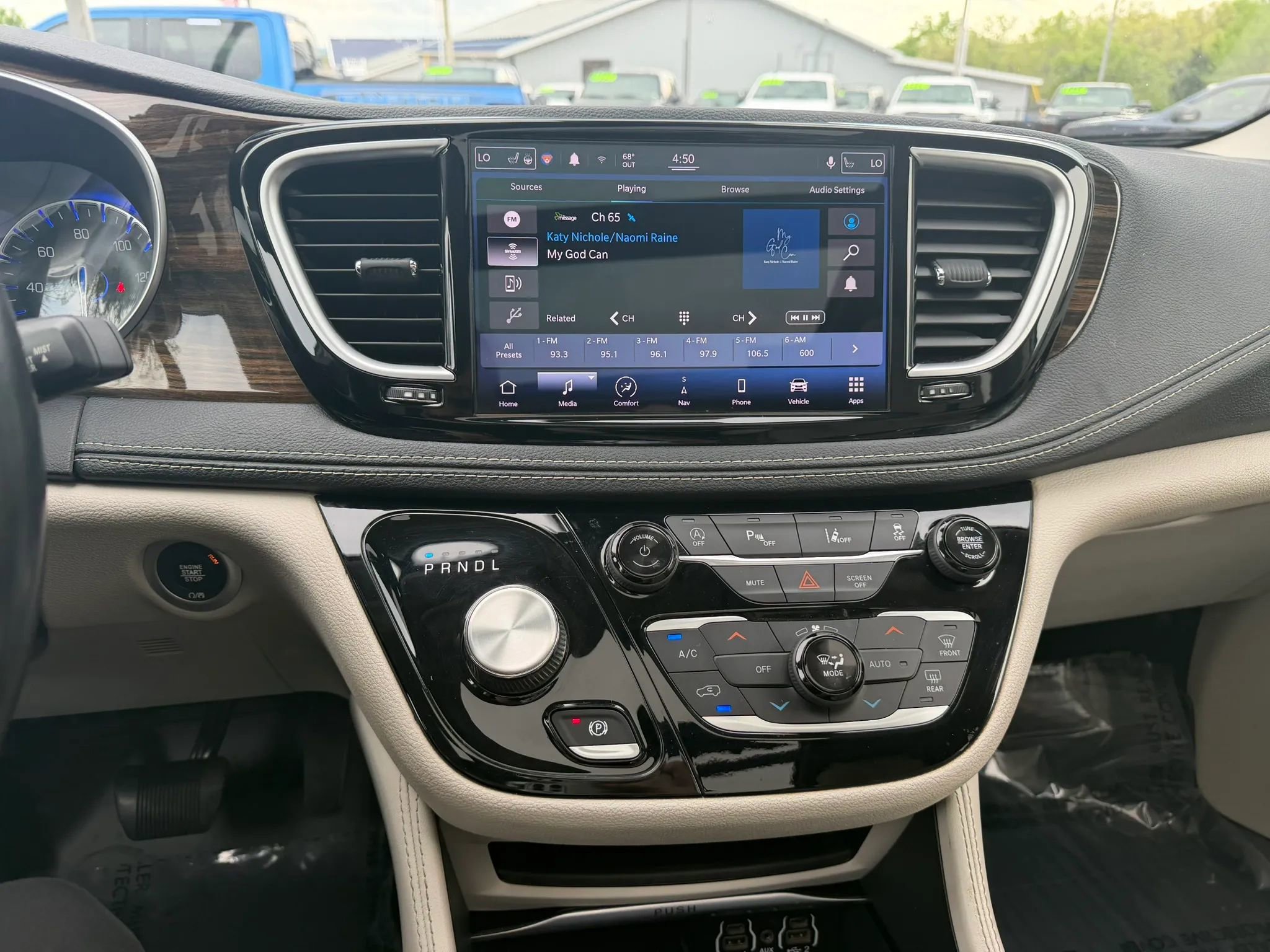 Used 2021 Chrysler Pacifica Limited image 24