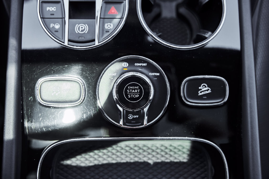 Used 2021 Bentley Bentayga AWD/4WD image 64
