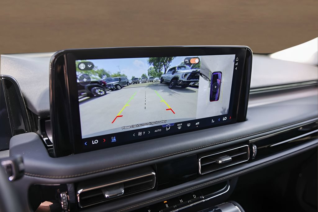Used 2025 Lincoln Aviator 2WD image 16