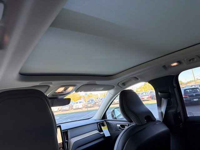 New 2027 Volvo XC60 B5 Plus AWD/4WD image 11