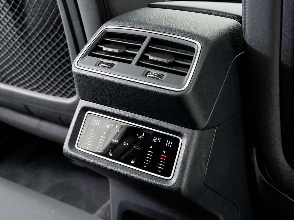 Used 2024 Audi Q8 e-tron Premium Plus image 22