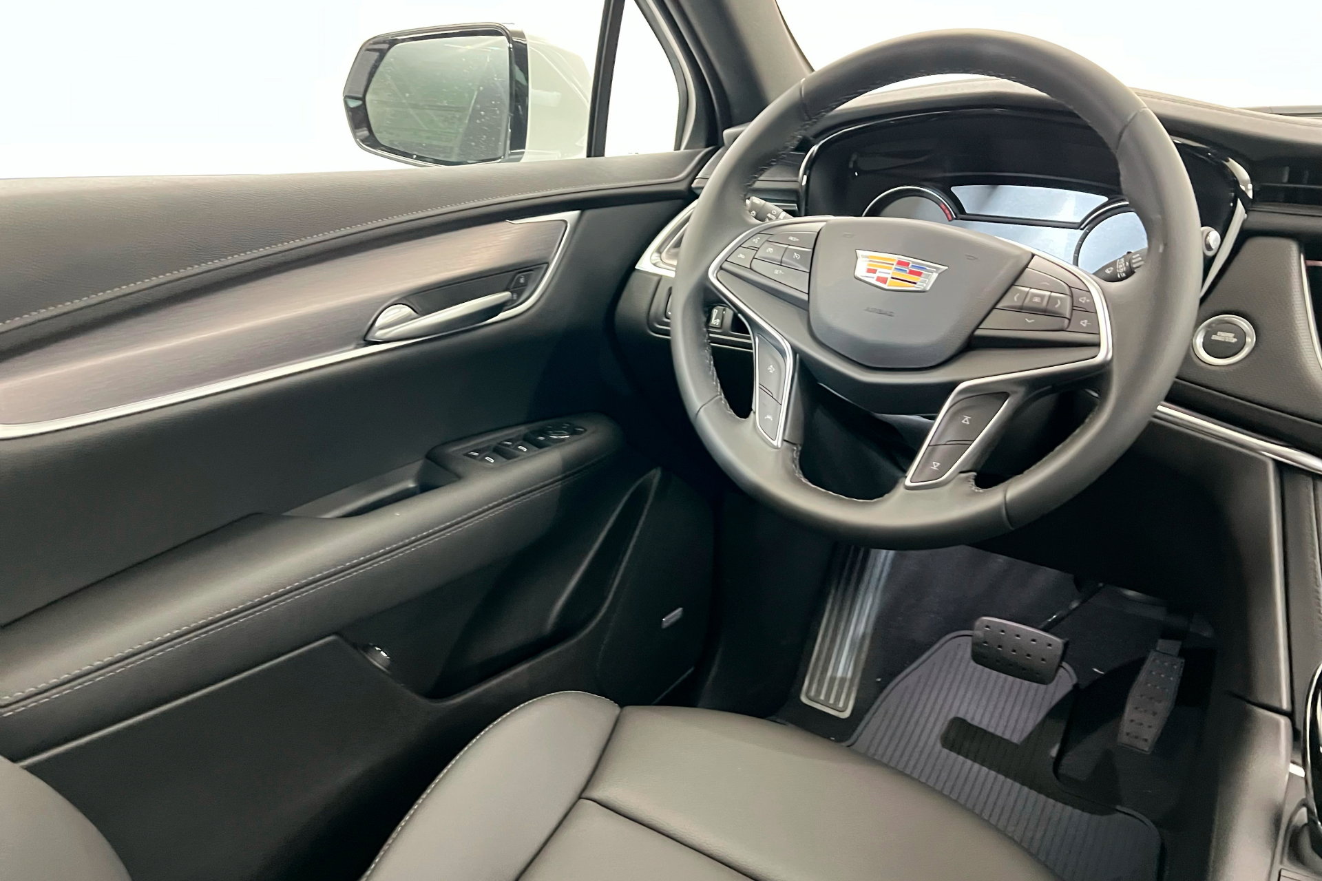 New 2025 Cadillac XT5 Luxury image 12