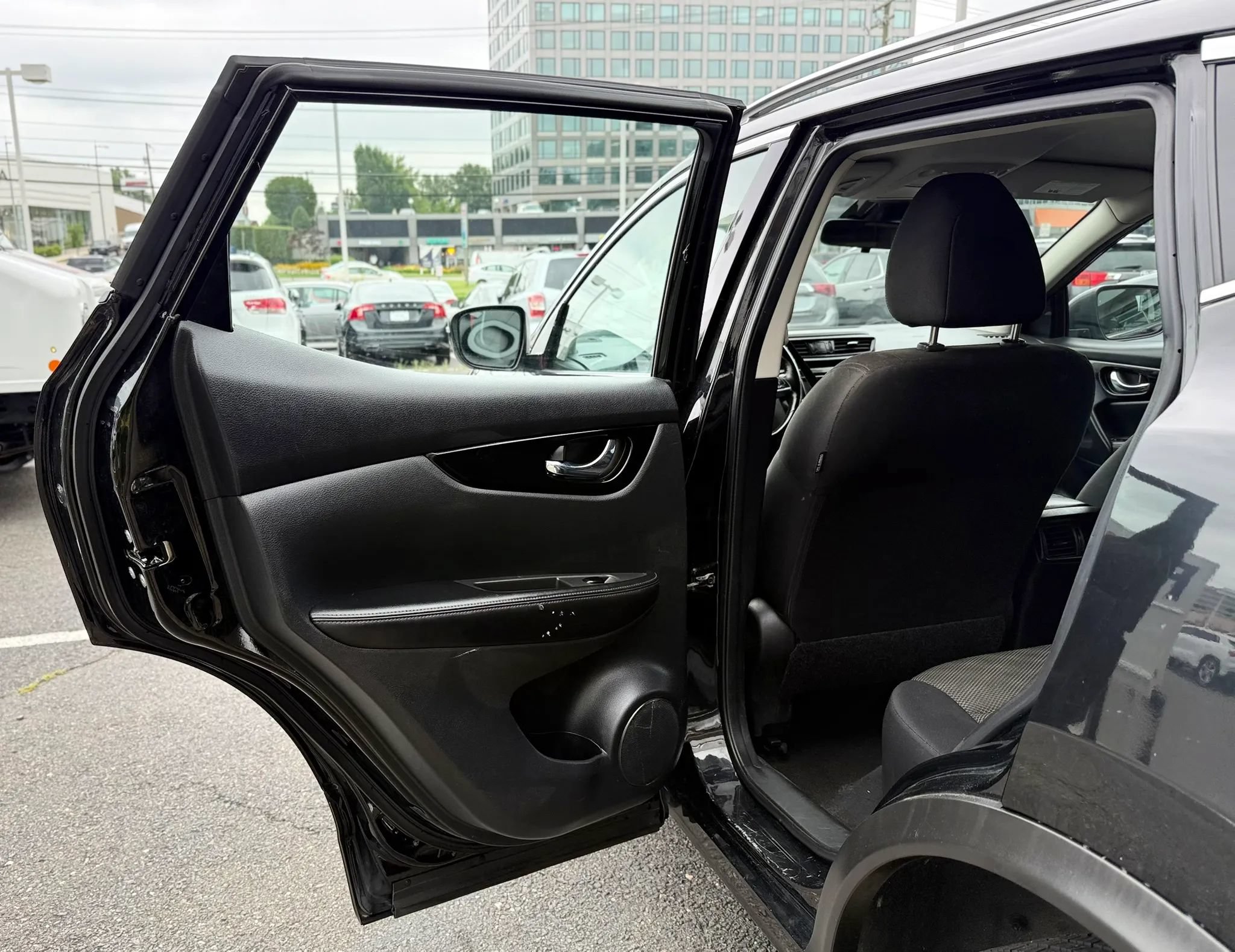 Used 2021 Nissan Rogue Sport SV AWD/4WD image 26