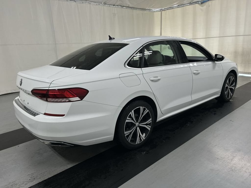 Used 2021 Volkswagen Passat 2.0T SE FWD image 2