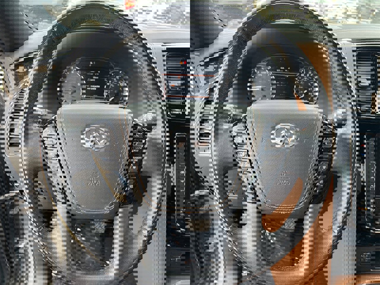 Used 2021 INFINITI QX80 Sensory w/ All-Season Package image 9